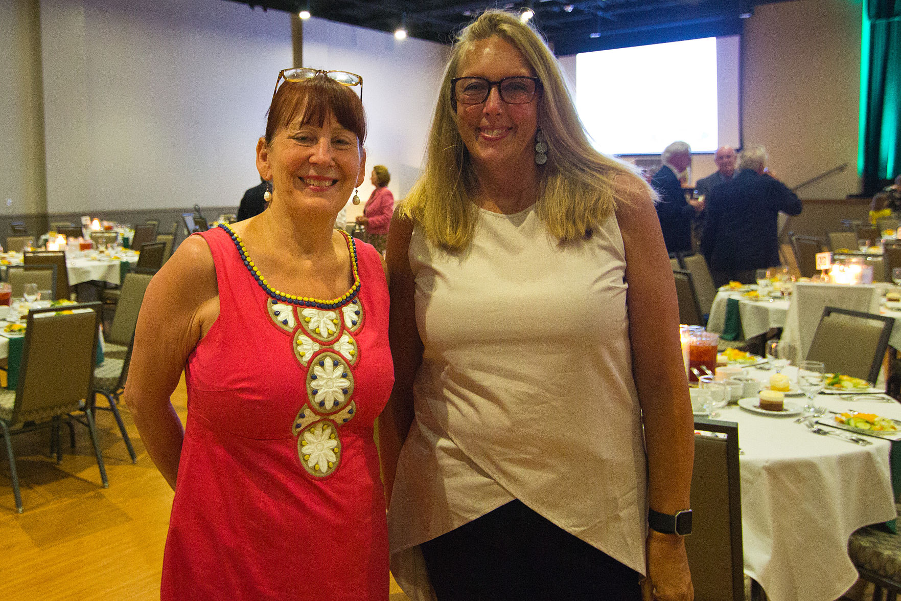 Rochelle Gridley, Lesa Barbour